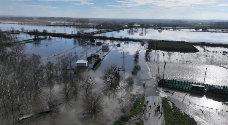 Edirne'de Meriç Nehri'nin debisi artmaya devam ediyor