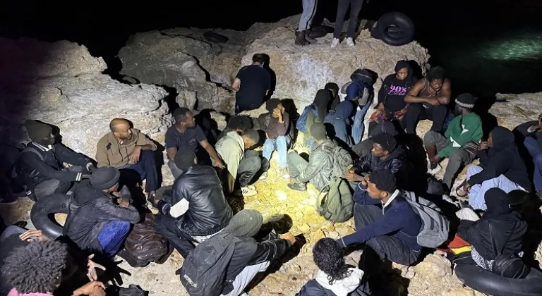 Ege Denizi'nde 39 düzensiz göçmen yakalandı, 8 kişi kurtarıldı