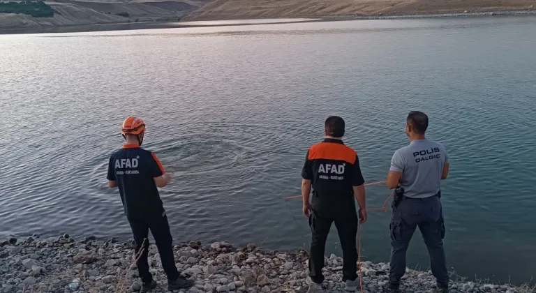 Elazığ'da baraj gölüne giren genç boğuldu