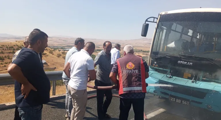 Elazığ'da belediye otobüsünde çıkan yangın söndürüldü