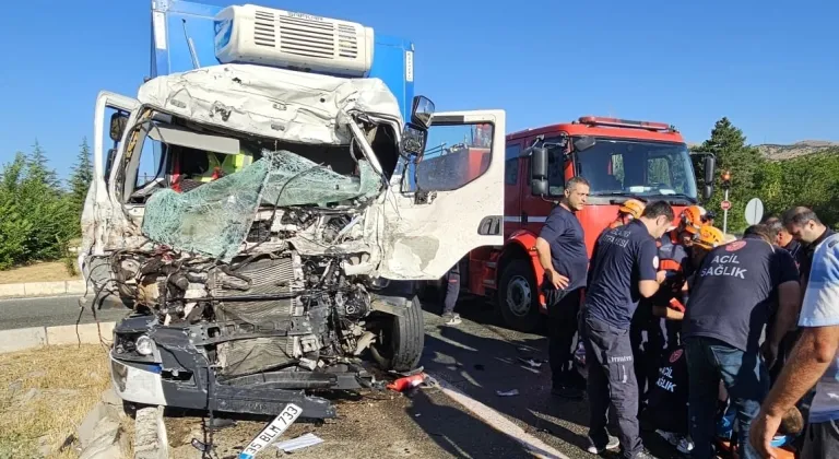Elazığ'da iki tırın çarpıştığı kazada 1 kişi yaralandı