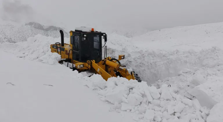 Elazığ'da kardan kapanan 149 köy yolu ulaşıma açıldı