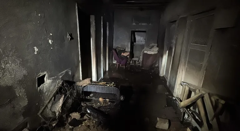 Elazığ'da müstakil evdeki yangında dumandan etkilenen engelli kız çocuğu öldü