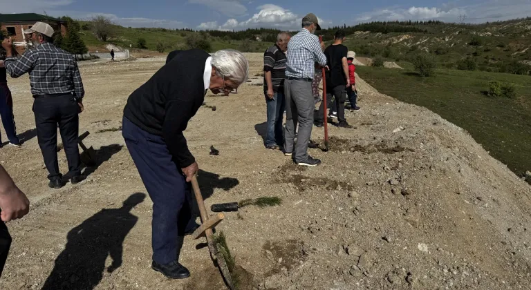 Elazığlı boks sporcularından fidan dikim etkinliği