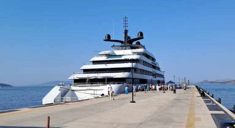 "Emerald Azzurra" kruvaziyeri Bodrum'a 93 turist getirdi