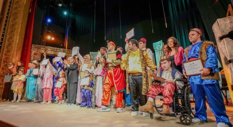 Engelsiz Tiyatro grubu ilk oyunları "Ali Baba ve Kırk Haramiler"i sahneledi