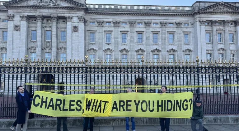 Epstein iddialarına sessiz kalan Buckingham Sarayı'na "Suç mahallidir girilmez" şeridi çekildi