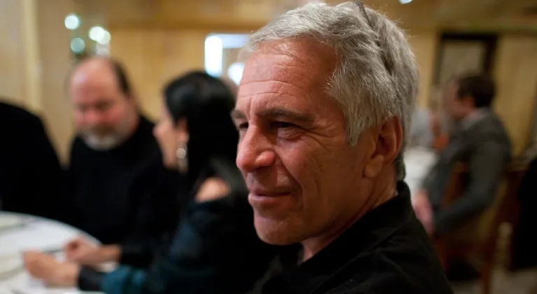Epstein’in eski röportajında “İlluminati benzeri” Üçlü Komisyon iddiası gündeme geldi
