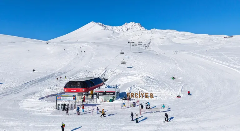 Erciyes Kayak Merkezi, 3 milyon ziyaretçi hedefine sezon bitmeden ulaştı