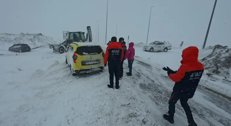Erciyes'te mahsur kalan 12 kişiyi AFAD kurtardı