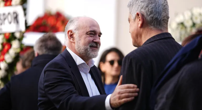 Ergin Ataman'ın annesi son yolculuğuna uğurlandı