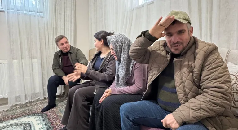 Erzincan Valisi Aydoğdu, engelli ablasına ve ağabeyine bakan Çilem'in hikayesini paylaştı