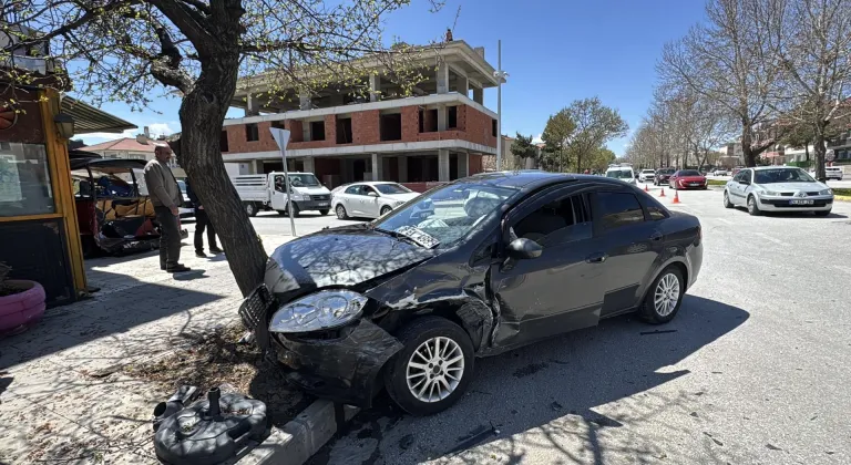 Erzincan'da SUV tipi araç ile otomobilin çarpıştığı kazada 6 kişi yaralandı