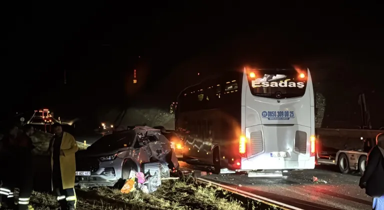 Erzincan’da yolcu otobüsü ile SUV tipi aracın çarpışması sonucu 7 kişi yaralandı