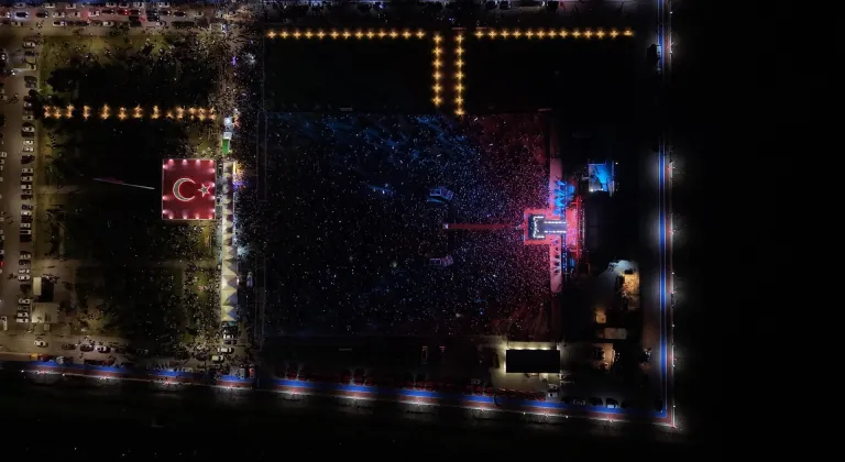 Erzurum Kültür Yolu Festivali'nde şarkıcı Resul Dindar sahne aldı