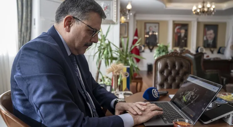 Erzurum Valisi Mustafa Çiftçi, AA'nın "Yılın Kareleri"ni oyladı