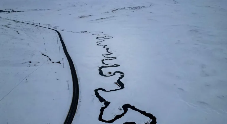 Erzurum'da karla kaplanan mendereslerde kış güzelliği