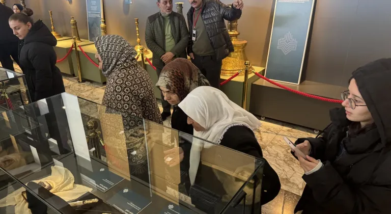 Erzurum'da kutsal emanetler sergisi ziyaretçi akınına uğradı