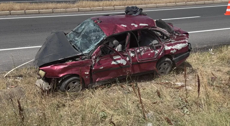 Erzurum'da otomobille kamyonun çarpıştığı kazada 2 kişi öldü 4 kişi yaralandı