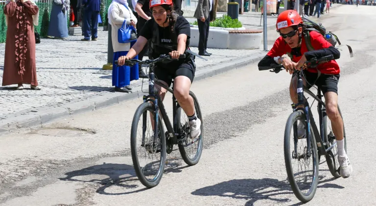 Erzurum'daki PalanExtreme'de 6 ülkeden sporcular, Karayazı'da pedal çevirdi
