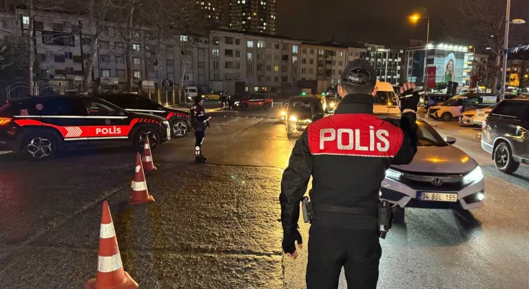 Esenyurt'ta polis ekiplerince asayiş ve trafik uygulaması yapıldı
