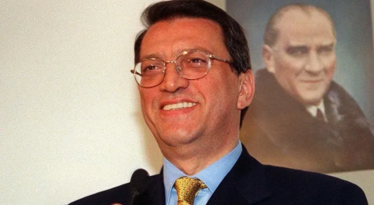 Eski Başbakan Mesut Yılmaz kabri başında anılacak