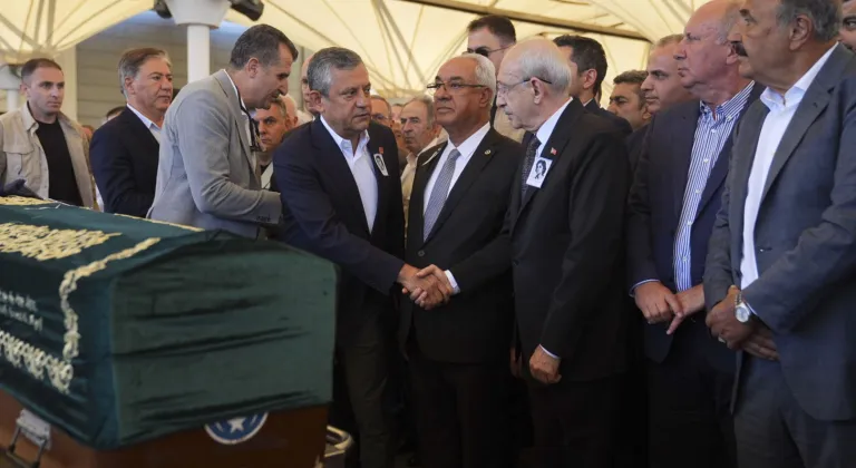 Eski CHP Genel Başkanı Deniz Baykal'ın eşi Olcay Baykal, başkentte son yolculuğuna uğurlandı