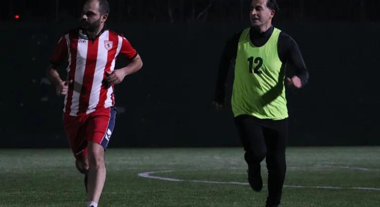 Eski Samsunsporlu futbolcular bağımlılıkla mücadeleye dikkati çekmek için sahaya çıktı