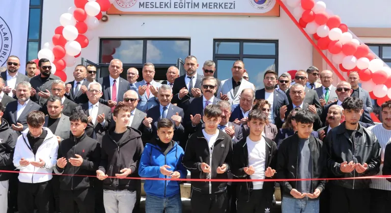 Eski TBMM Başkanı Çiçek ile TOBB Başkanı Hisarcıklıoğlu, Yozgat'ta okul açılışlarına katıldı