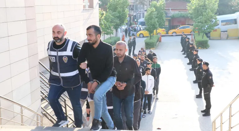 Eskişehir merkezli yasa dışı bahis operasyonunda yakalanan zanlılardan 24'ü tutuklandı