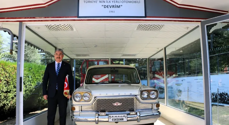 Eskişehir Valisi Yılmaz, yerli ve milli elektrikli ana hat lokomotifi E5000'i kullandı
