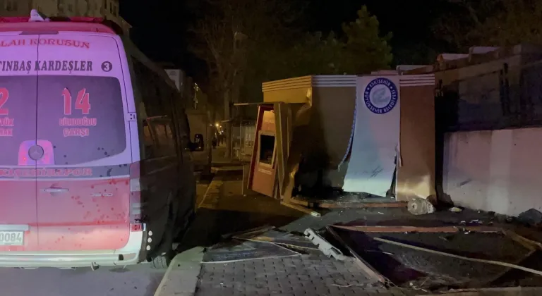 Eskişehir’de ATM'ye çarpan otomobildeki 2 kişi yaralandı