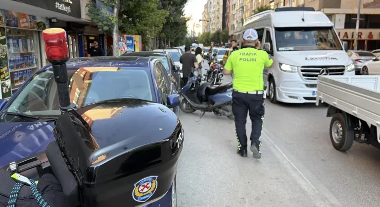 Eskişehir'de trafik kazasında 1'i polis 2 kişi yaralandı