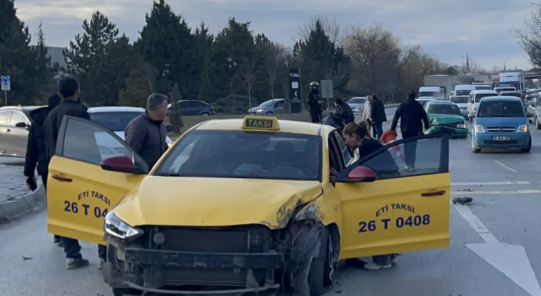Eskişehir'de zincirleme trafik kazasında 3 kişi yaralandı