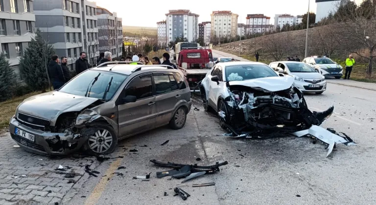 Eskişehir'de zincirleme trafik kazasında 6 kişi yaralandı