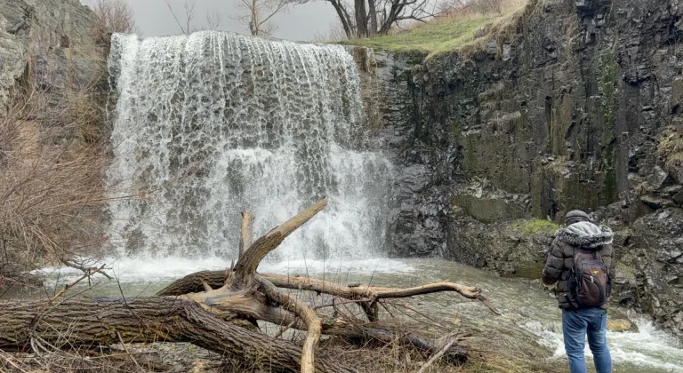 Evci Şelalesi eriyen kar ve yağmurla yeniden çağlamaya başladı