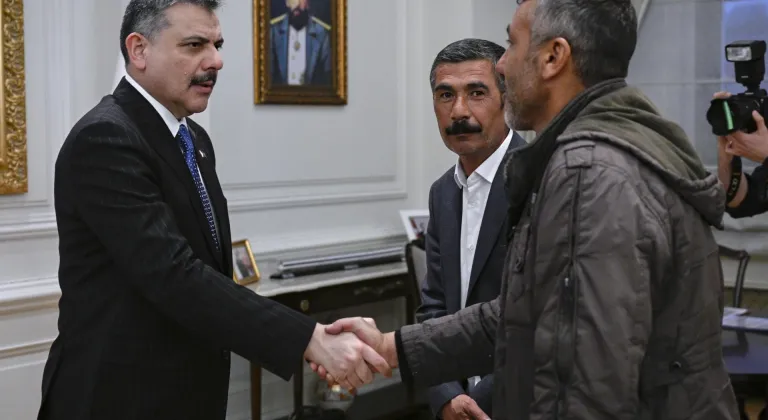 Eylemlerini sonlandıran maden işçileri İçişleri Bakanı Çiftçi'yi ziyaret etti