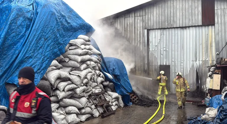 Eyüpsultan'da 3 ayrı iş yerinde çıkan yangına müdahale ediliyor