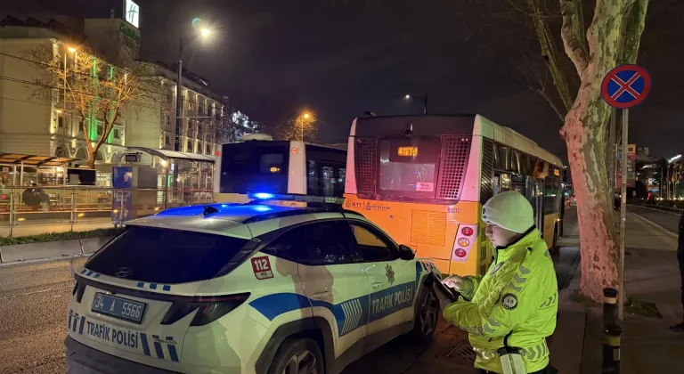 Fatih'te İETT otobüsünün çarptığı yaya yaralandı