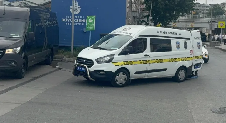 Fatih'te polise bıçakla saldırmaya çalışan şüpheli kaçarken polis tarafından vurularak yaralandı