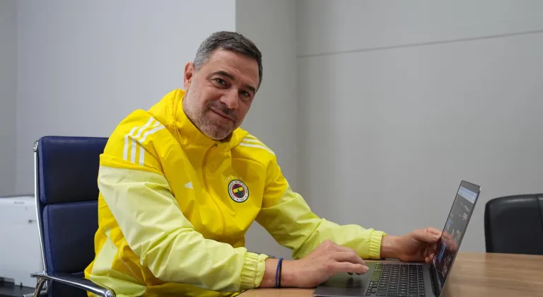 Fenerbahçe arsaVev Teknik Direktörü Gökhan Bozkaya, AA'nın "Yılın Kareleri" oylamasına katıldı