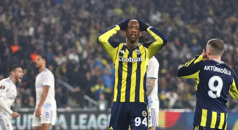 Fenerbahçe evinde Aston Villa'ya tek golle mağlup oldu