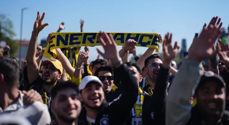 Fenerbahçe taraftarı, RAMS Park'a hareket etti