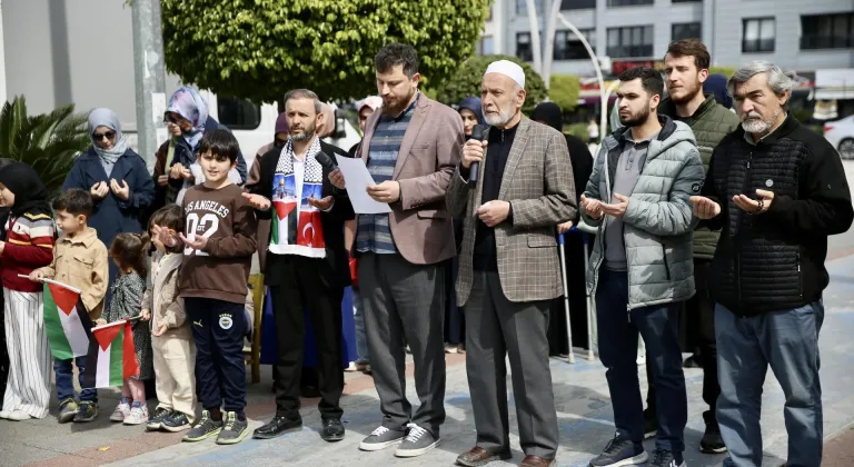 Fethiye'de Filistin ve İran'da ölen çocuklar için protesto gösterisi yapıldı