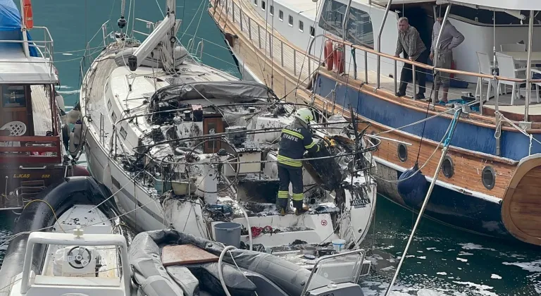Fethiye'de teknede çıkan yangın söndürüldü