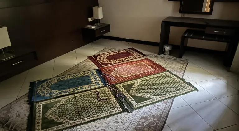FETÖ'NÜN 15 TEMMUZ DARBE GİRİŞİMİNİN 10. YILI - Marmaris'te darbecilerin saldırdığı otel odasındaki izler 10 yıldır muhafaza ediliyor