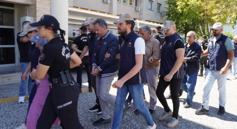 FETÖ'nün suikast timinde yer alan Karatepe'ye maddi destek sağladığı iddia edilen 10 şüpheli adliyede