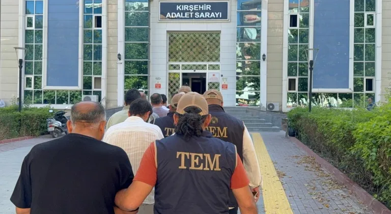 FETÖ'ye yönelik Kırşehir merkezli operasyonda yakalanan 8 zanlıdan 1'i tutuklandı