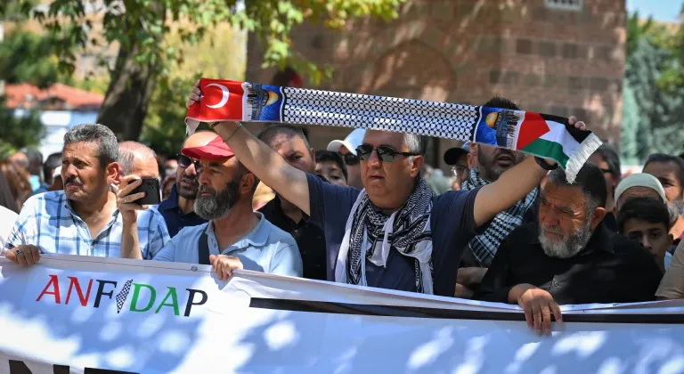 Filistin Konvoyu'nun Irak sınırında bekletilmesi Ankara'da protesto edildi