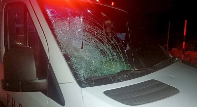 Filistinlilerin topraklarını gasbeden İsrailliler, Batı Şeria'da 2 kişiyi darbetti, ambulansın camlarını kırdı